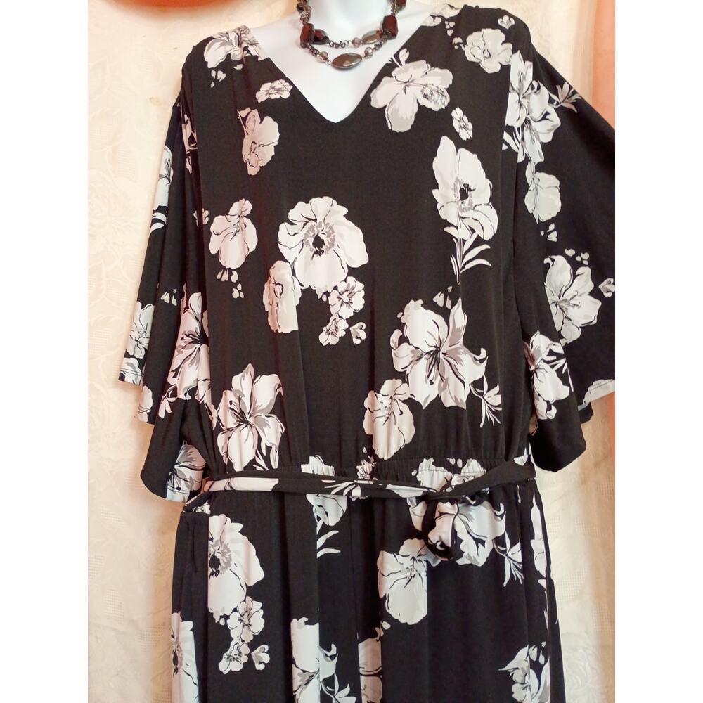 Lane Bryant Black and White Floral V-Neck Wide-Leg Jumpsuit Sz 30/32 - Picture 7 of 9